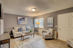 #58 Classic Condo Ideal Location 2BDR/2 Parking